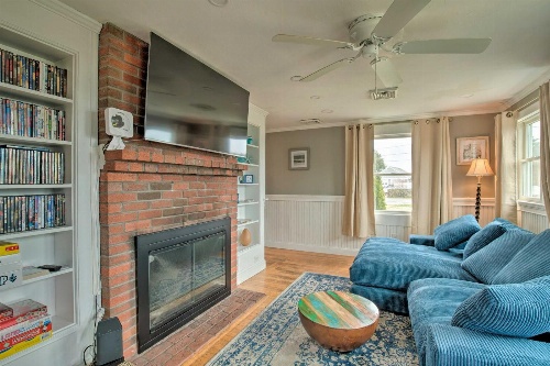 Waterfront Cape Cod Home with Sunroom and Fire Pit image 1