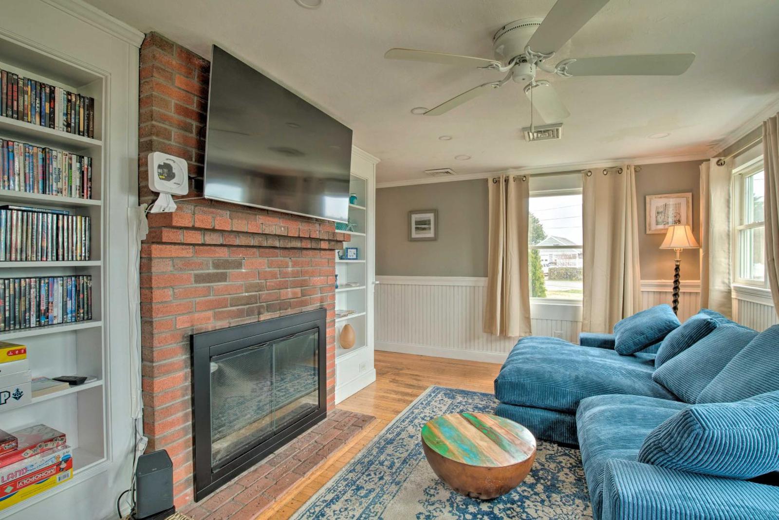 Waterfront Cape Cod Home with Sunroom and Fire Pit