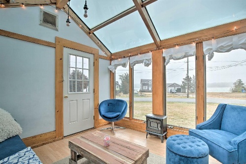 Waterfront Cape Cod Home with Sunroom and Fire Pit image 2