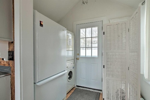 Waterfront Cape Cod Home with Sunroom and Fire Pit image 21